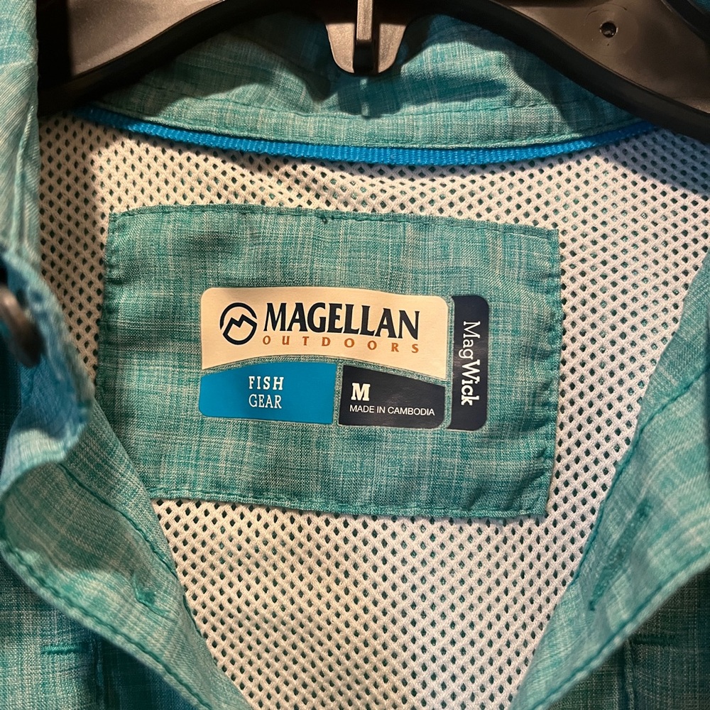 Magellan Outdoors Mag Wick Fish Gear Button Down Fishing Shirt Sz M - Picture 2 of 3